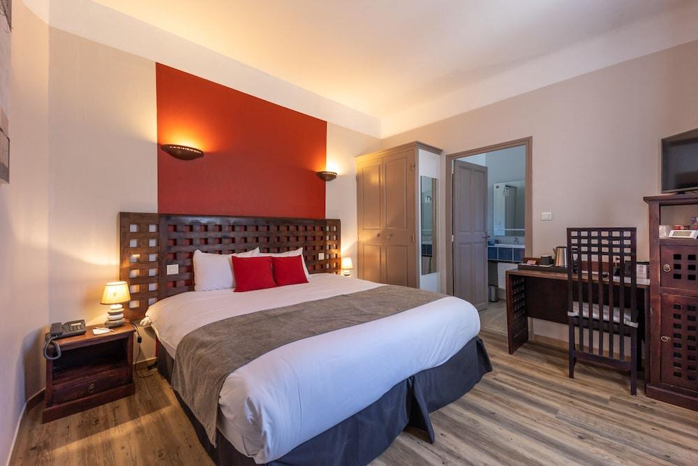 Hotel Best Western Le Comtadin Carpentras Esterno foto